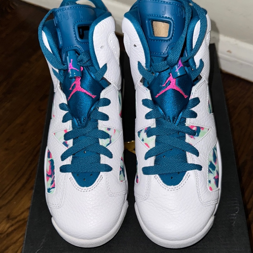 Air Jordan 6 Retro GS Gray Sneakers